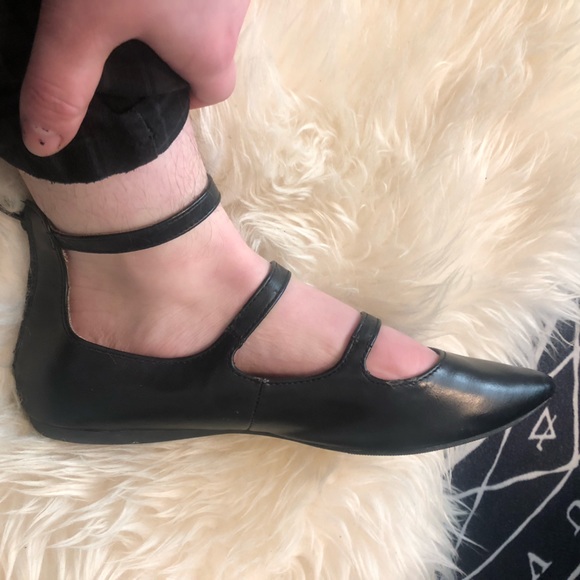 Gothic Pointed Toe Buckle Flats Pikes - Picture 3 of 9